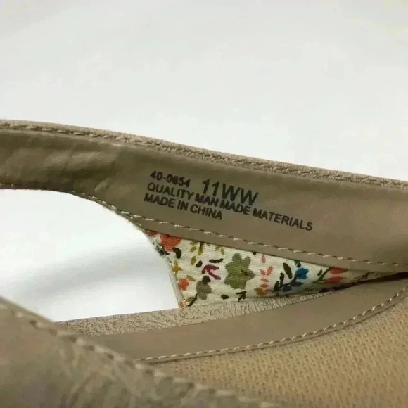 Easy Street Tan Heel Strap 11ww Floral Sandal - Picture 7 of 9